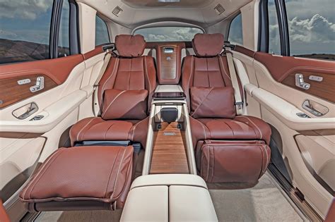Mercedes-Maybach GLS 600 4Matic é SUV com frigobar e taças de champanhe ...