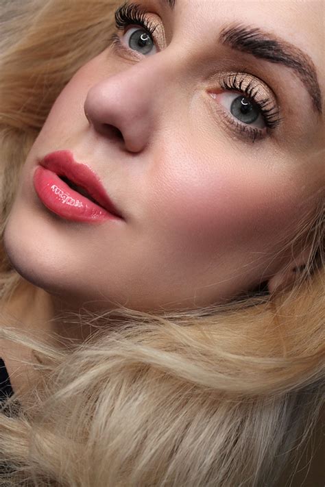 Блиск, якому не потрібна реклама: Maybelline Lifter Gloss у соковитому ...