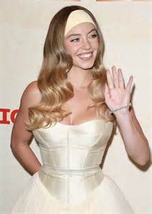 Sydney Sweeney Gets Twisted With Amanda Seyfried In Thriller