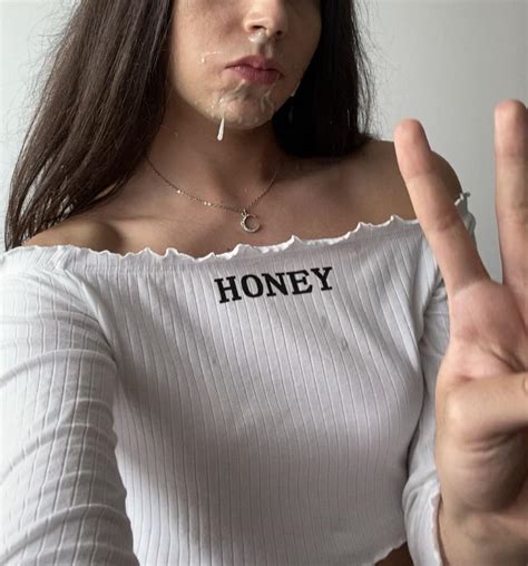 Now I feel really pretty🤭🍼 : r/Shemaleselffacials