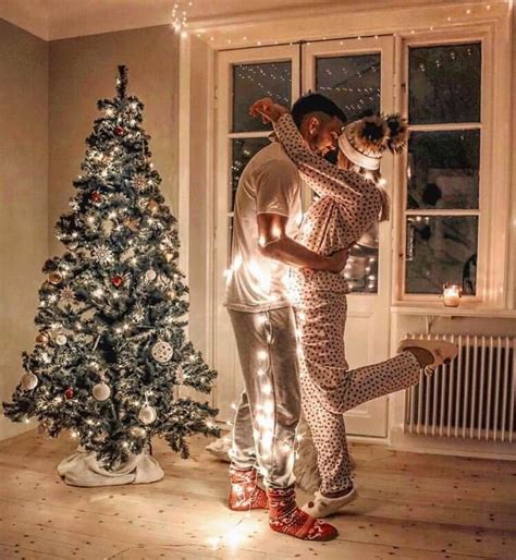Christmas Couple Photoshoot Ideas - Relationship Goals | Bunnies ...