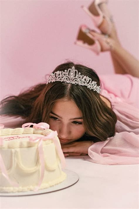 фотосессия день рождения em 2024 | Fotos de ensaio fotografico, Poses ...