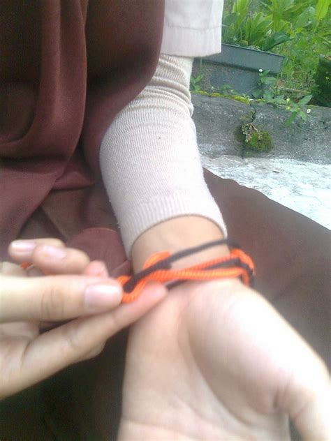 cara membuat gelang dari tali simple 3