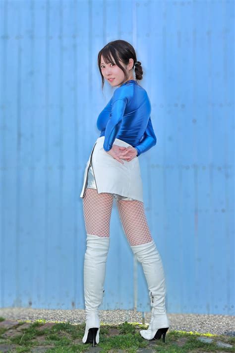 ボード「Asian woman in boots」のピン