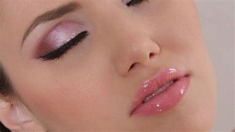 Arriba 100+ imagen maquillaje de novia piel morena clara - Abzlocal.mx