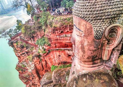 leshan giant buddha sichuan biggest stone buddha statue  china