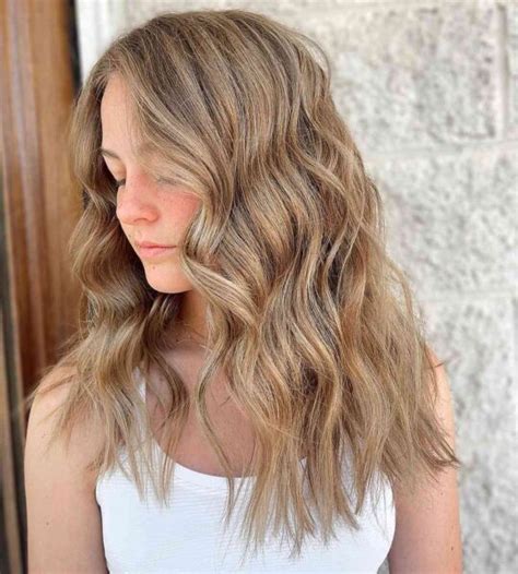 35 Dishwater Blonde Hair Colors You'll Want to Show Your Hair Colorist