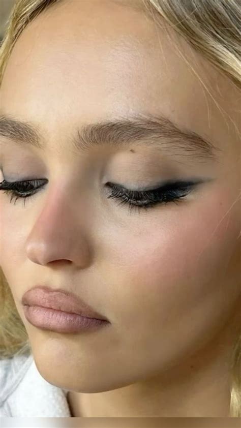 Lily rose depp makeup