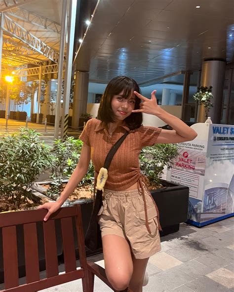 Amanda Wong | Teka pose kegemaran saya 😎 Apakah saya terlihat bagus