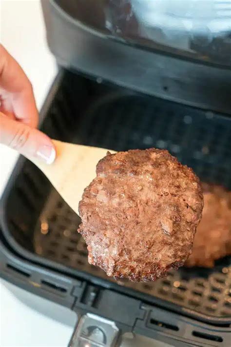 how long to cook frozen hamburger in air fryer