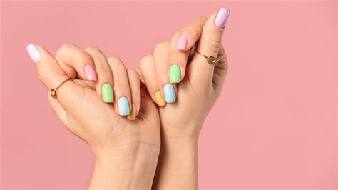 Spoon nails or Koilonychia: Know its causes, treatment and prevention | HealthShots