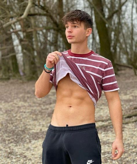 Pin by guest08264 on Survetement | Male models shirtless, Fit men ...