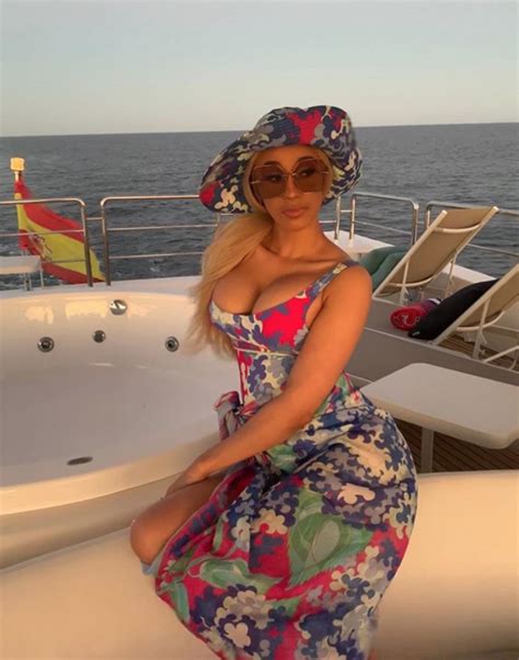 Cardi B Nude Leaked Photos — This Former Stripper Is Not Nicki Minaj ...