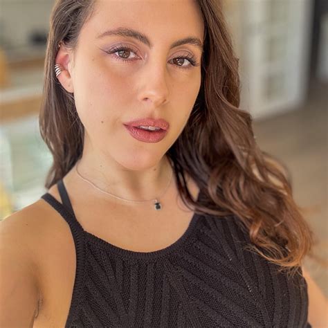 Que la lleven a Italia, no a colgat ropa al patio. Punto! Nos