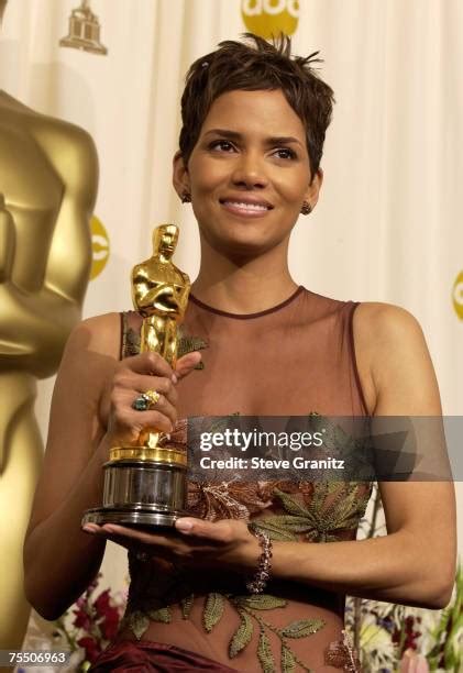 2,462 Halle Berry 2002 Photos & High Res Pictures - Getty Images