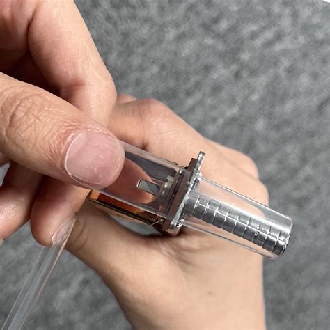 This wooden tapestry hanger uses magnets instead of nails 25