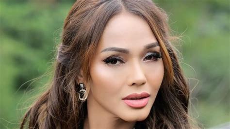 foto bunda corla tak rela namanya dicatut  ngemis  hingga jualan