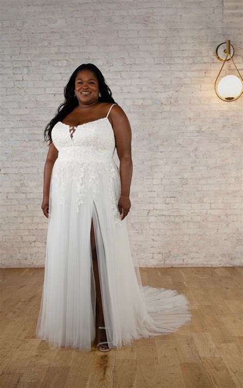 Elegant Plus Size Lace and Tulle A-Line Bridal Dress with Leg Slit