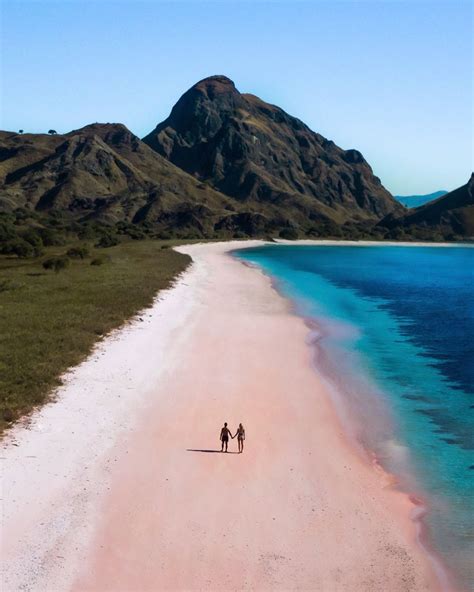 Pink Beach, Komodo National Park, Flores Island, Indonesia | Komodo