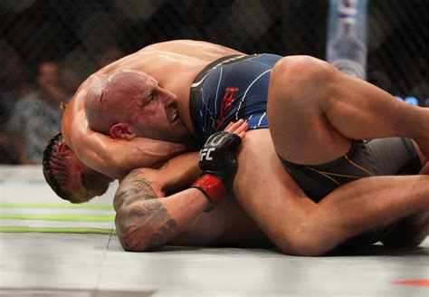 UFC 266: Alexander Volkanovski becomes legitimate star in epic win over ...