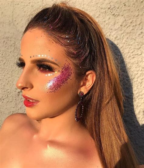 Ideias De Glitter No Rosto - 15 ideias de maquiagem com glitter para o carnaval | Festival makeup ...
