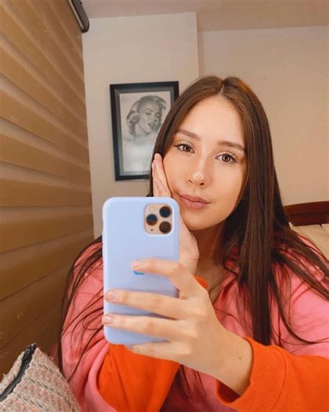 Valeria. on Instagram: “Cuando te vi 👀 ️ Cual les gusta más? 🥰” | Instagram, Mirror selfie, Selfie