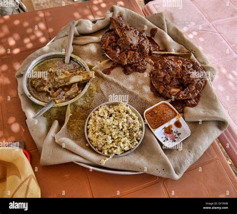 Ethiopian food injera hi-res stock photography and images - Alamy