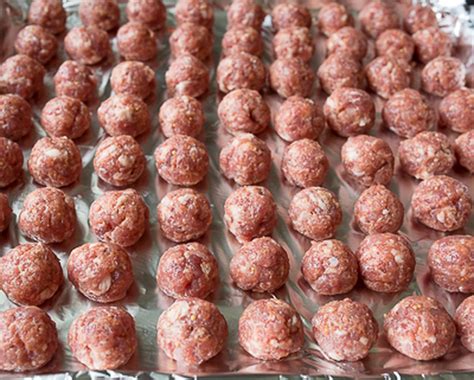 Рецепт фрикаделек в пикантном томатном соусе с фото пошагово на Вкусном ...