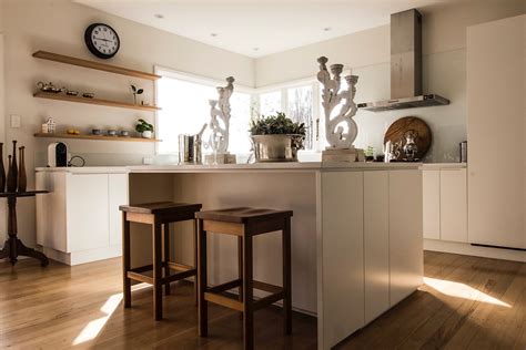 Plywood vs. Particle Board Cabinets: Which is the better?