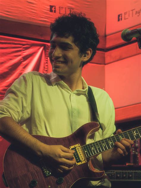 Al Ritmo: Marco Castañeda, El Talento Joven que Revoluciona la Escena