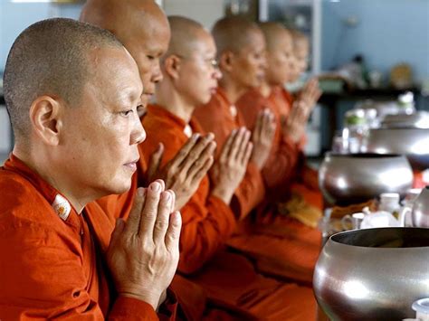 'Rebel' female Buddhist monks take on Thailand status quo | World News ...