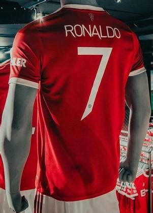 New Manchester United No.7 Cristiano Ronaldo breaks the jersey sales ...