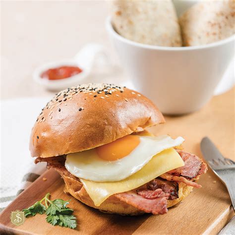 Bacon and Egg Burger - Shingle Inn