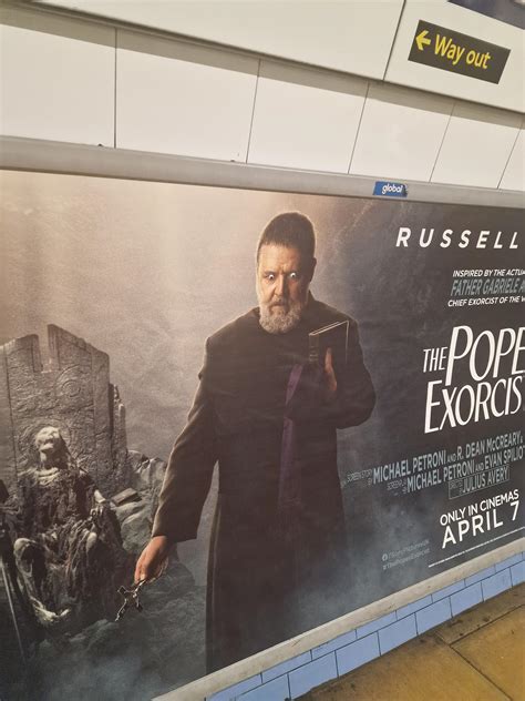 The best way to navigate the busy Green Park tube station levels 20