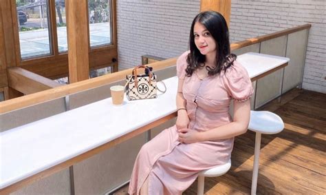 Potret Cantik Jihan Alvani dengan Seragam Loreng Bikin Klepek-Klepek
