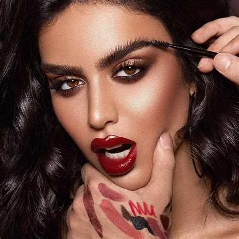 What You DON'T Know About the Hottest Women Celebrities - e2jic2b