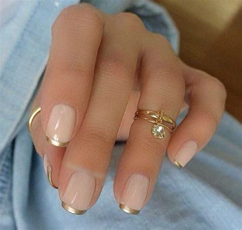Нюд и золото — самый модный маникюрный тренд этой весны