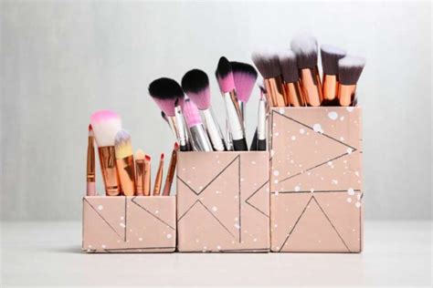 Make Your Own Makeup Brush Organizer | Super Simple DIY