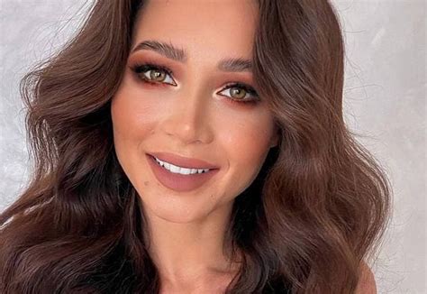 Популярный блогер Валерия Чекалина стала ведущей на МУЗ-ТВ | OK-magazine.ru