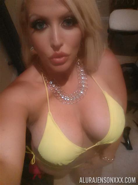Pornstar Alura Jenson reveals her homemade nudes 10 photos