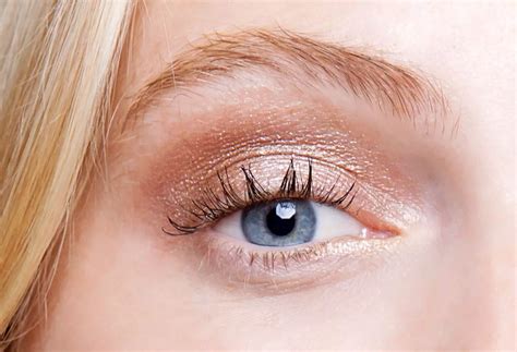 12 Best Eyeshadow Palettes for Making Blue Eyes Pop