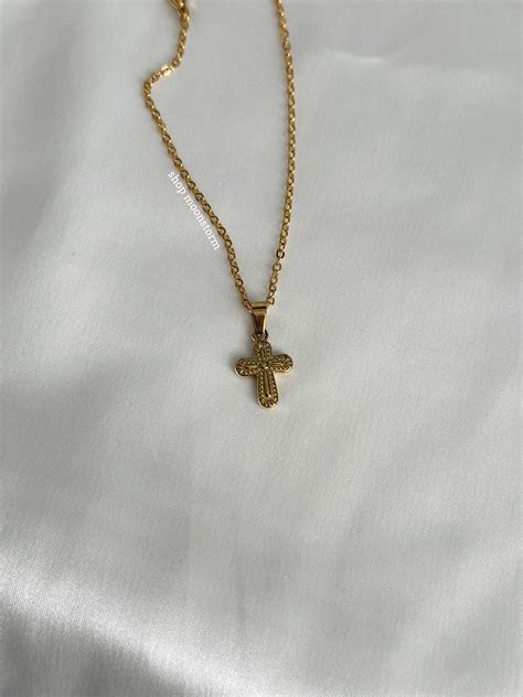 Vintage Gold Cross Necklace – Shop Moonstorm