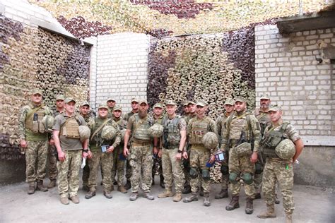 Україна вітає своїх захисників: Командувач Сухопутних військ ЗСУ ...