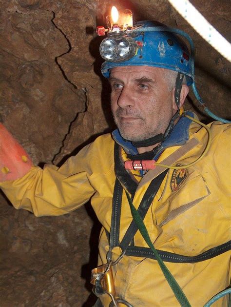 В памет на Ваньо Станев. - Българска федерация по спелеология