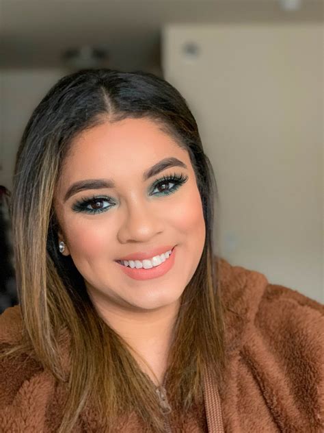 Green Eye Makeup Look for Christmas - Jasmine Maria