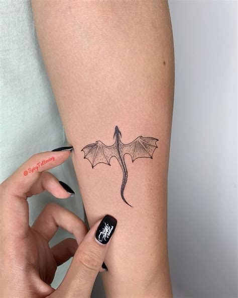 Dragon 🖤 by Lesya Ближайшее свободное время к мастеру Лесе 12 сентября ...