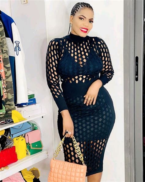 Admirez les images de l'actrice Big Mama de la série "moeurs