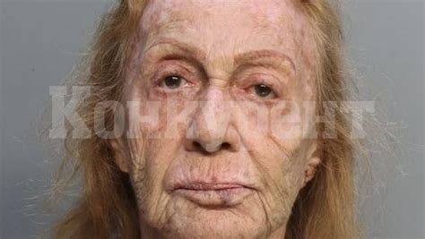 71-годишна жена опита да убие мъжа си заради пощенска картичка от ...