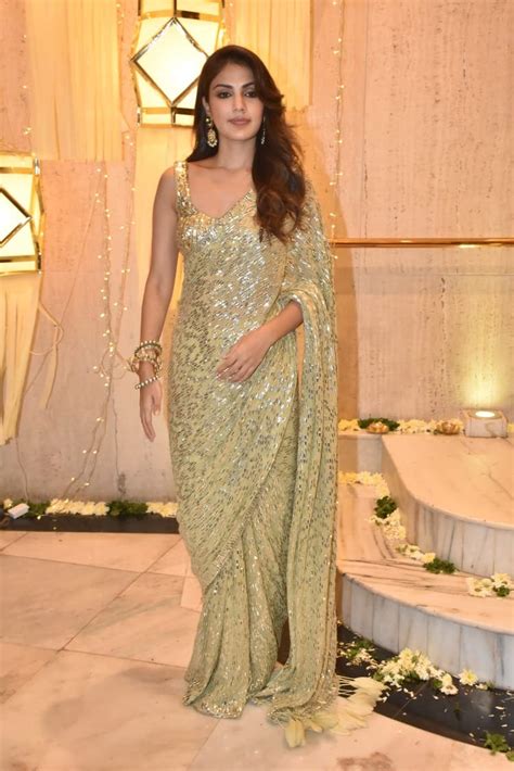 Suhana Khan Glimmers Like A Goddess In The Fashion Trend Of The Season, The Gold Saree