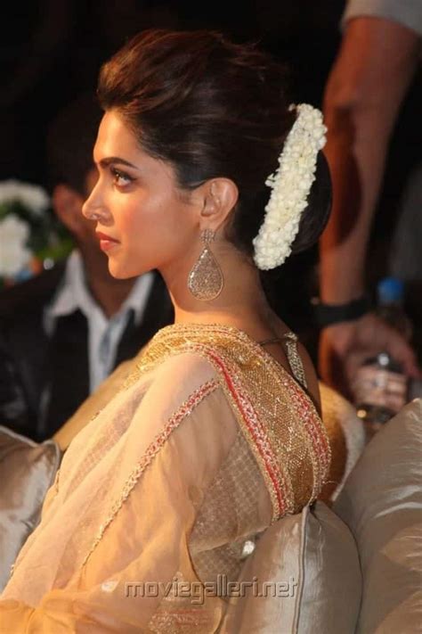 Deepika Hairstyles-20 Best Hairstyle of Deepika Padukone